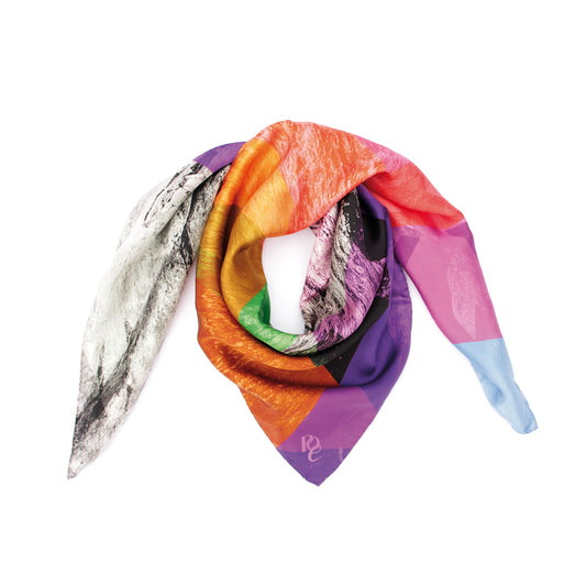 Exklusives Seidentuch mit Kunstprint von Theresa Lambrecht, KaDeWe Tuch Kollektion, hochwertige bunte Seidentücher