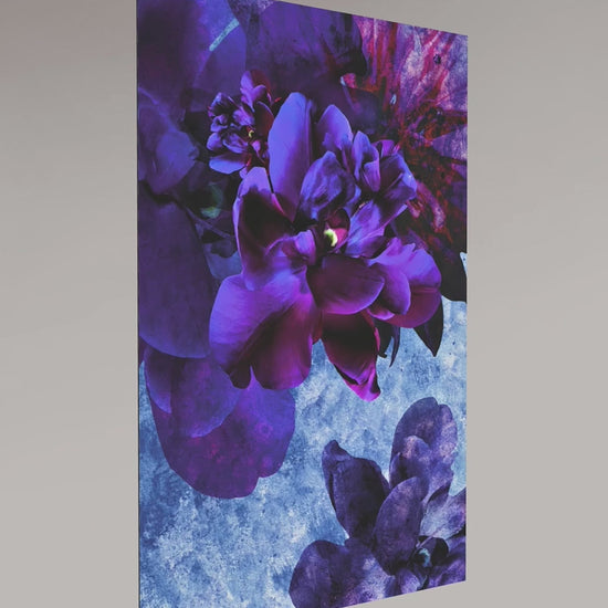 Exklusive digitale Collage 'purple night' von Theresa Lambrecht und Karolin Kruger, Darstellung einer mystischen lila Nacht, auf Alu-Dibond.