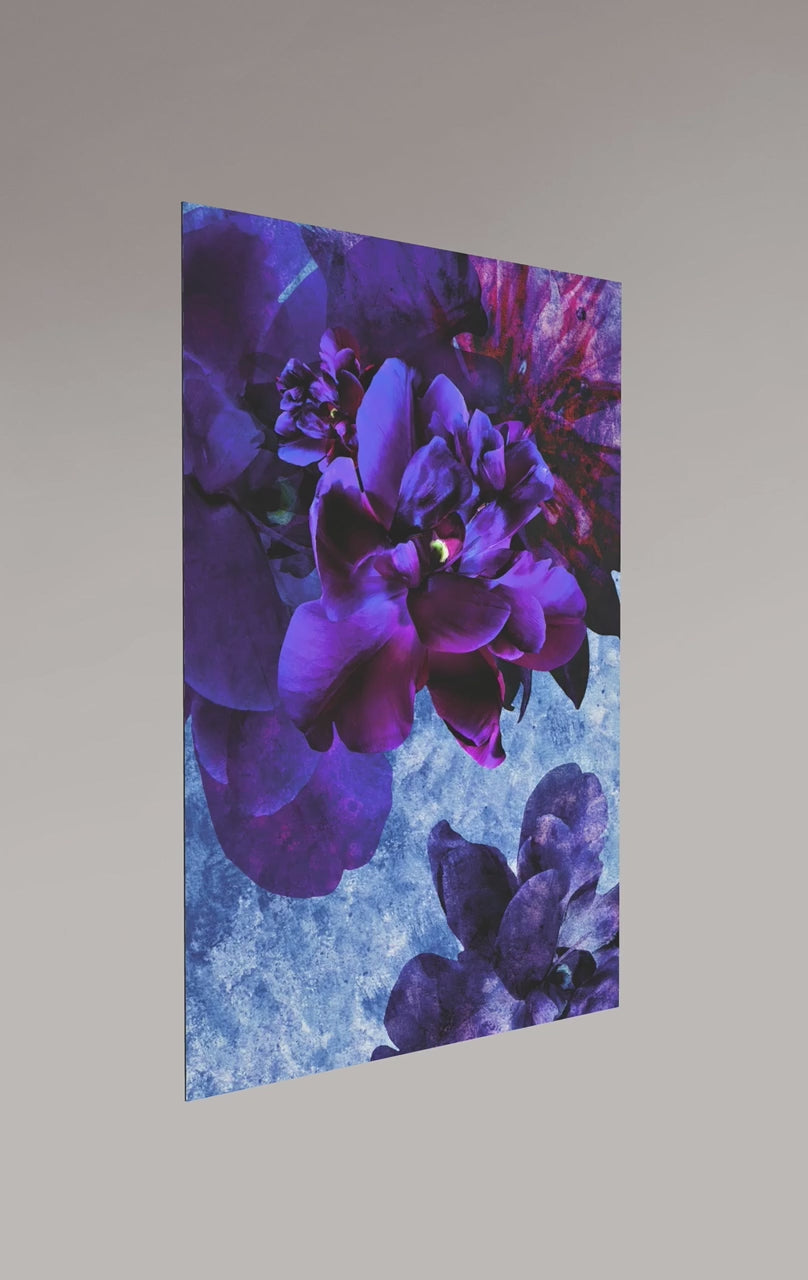 Exklusive digitale Collage 'purple night' von Theresa Lambrecht und Karolin Kruger, Darstellung einer mystischen lila Nacht, auf Alu-Dibond.
